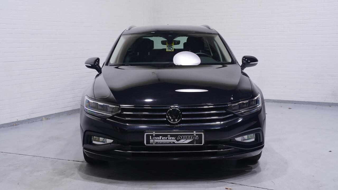 Volkswagen PASSAT Variant 1.5 TSI Business Wegklapbare trekhaak Navi Camera Apple Carplay Voorruitverwarming Virtual cockpit NAP Led koplampen Rijklaar!