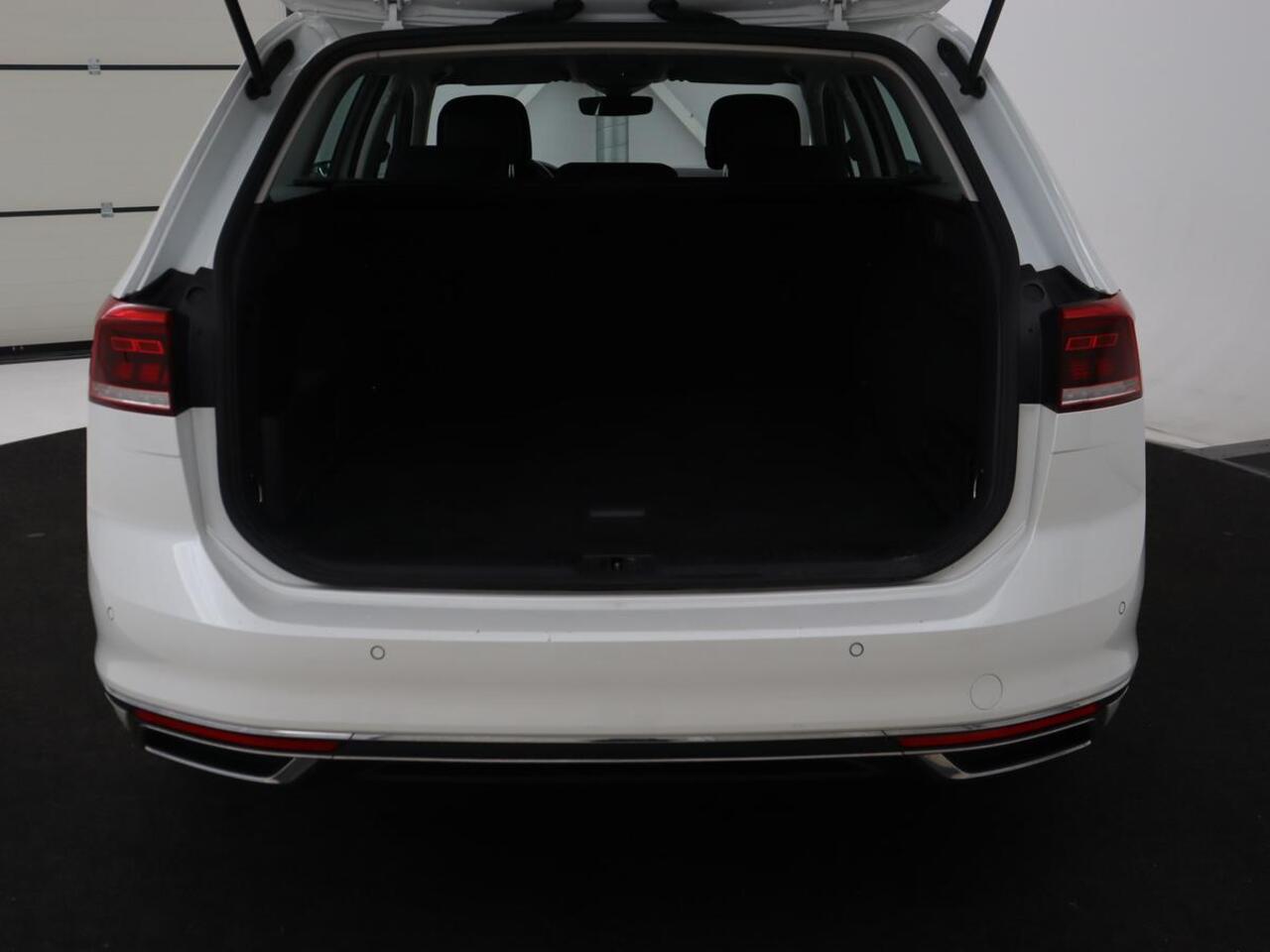 Volkswagen PASSAT 1.4 TSI PHEV GTE | Stoelverwarming | Virtual Cockpit | Adaptive cruise | Massage | Matrix LED | Camera | Memory | Carplay | Navigatie | Plug In