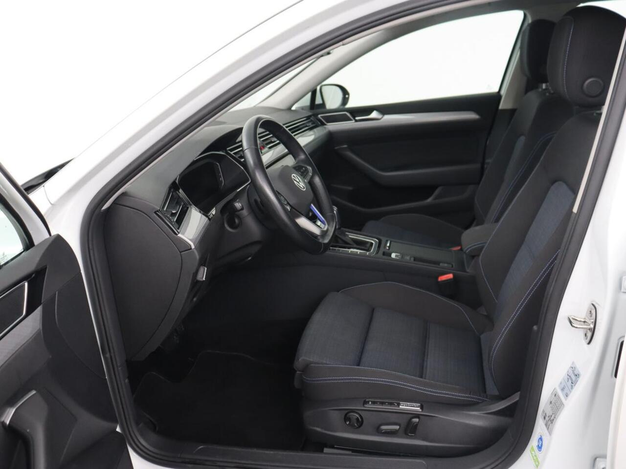 Volkswagen PASSAT 1.4 TSI PHEV GTE | Stoelverwarming | Virtual Cockpit | Adaptive cruise | Massage | Matrix LED | Camera | Memory | Carplay | Navigatie | Plug In