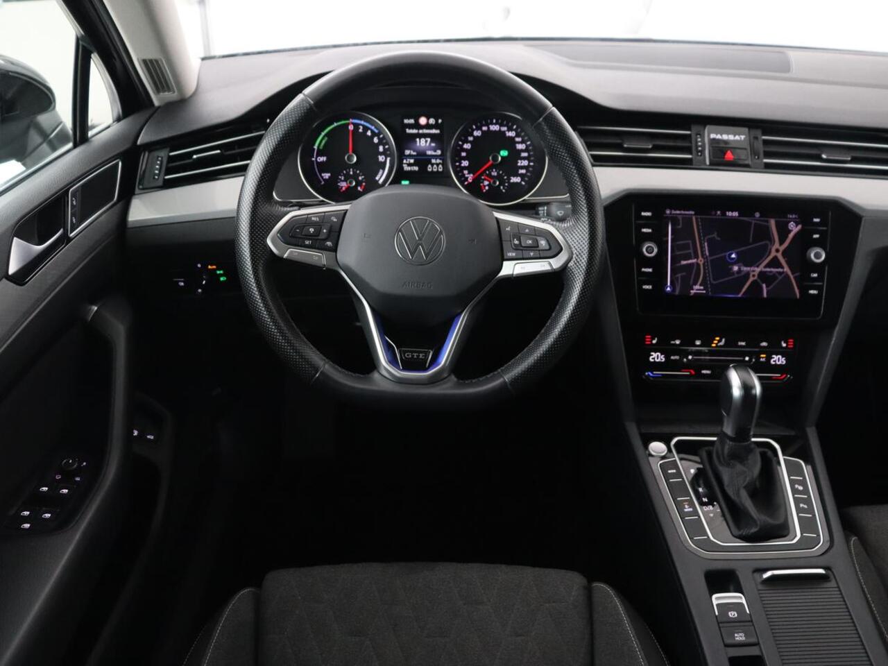 Volkswagen PASSAT 1.4 TSI PHEV GTE | Trekhaak | Stoelverwarming | Camera | Adaptive cruise | Carplay | Matrix LED | Navigatie | Massage | Climate control | Bluetooth | Plug In