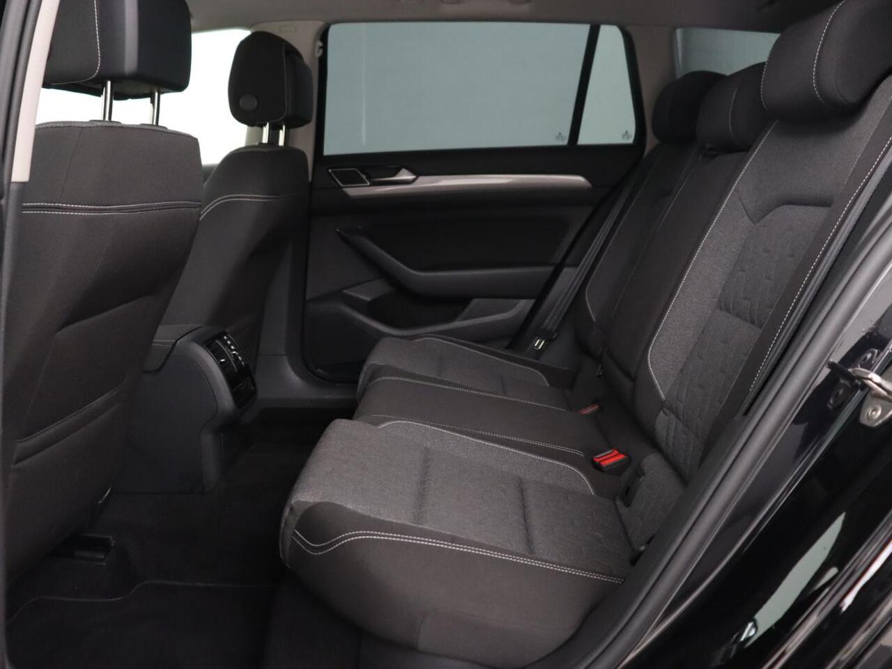 Volkswagen PASSAT 1.4 TSI PHEV GTE | Trekhaak | Stoelverwarming | Camera | Adaptive cruise | Carplay | Matrix LED | Navigatie | Massage | Climate control | Bluetooth | Plug In