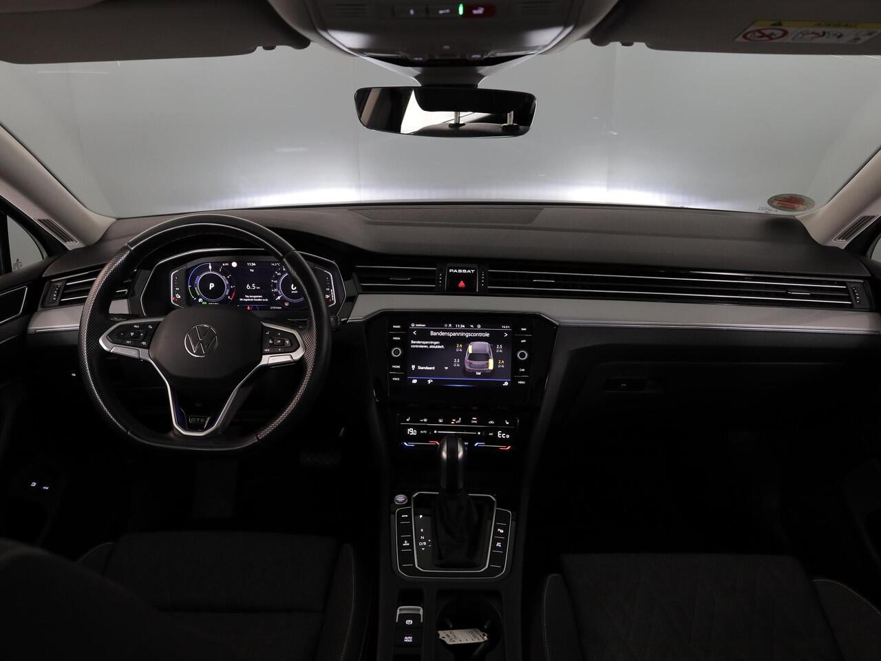 Volkswagen PASSAT 1.4 TSI PHEV GTE Business 218 pk Automaat (DSG) | Navigatie | Panoramadak | Parkeersensoren (Park assist) | Rondomzicht camera | Stoelverwarming v/a |