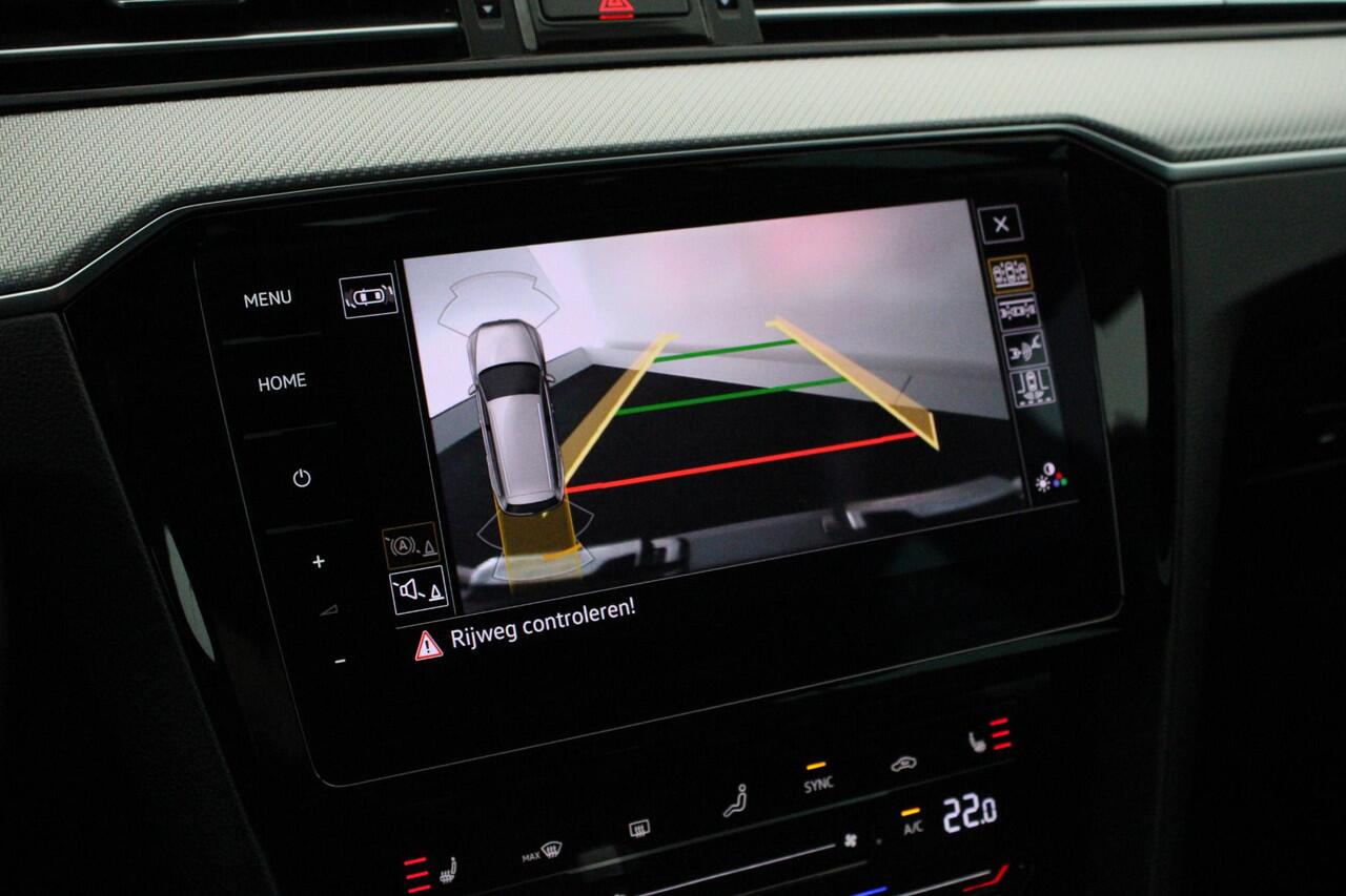 Volkswagen PASSAT Variant 1.5 TSI 150pk DSG R-Line Business Leder Camera Panoramadak Keyless Virtual Cockpit Navigatie