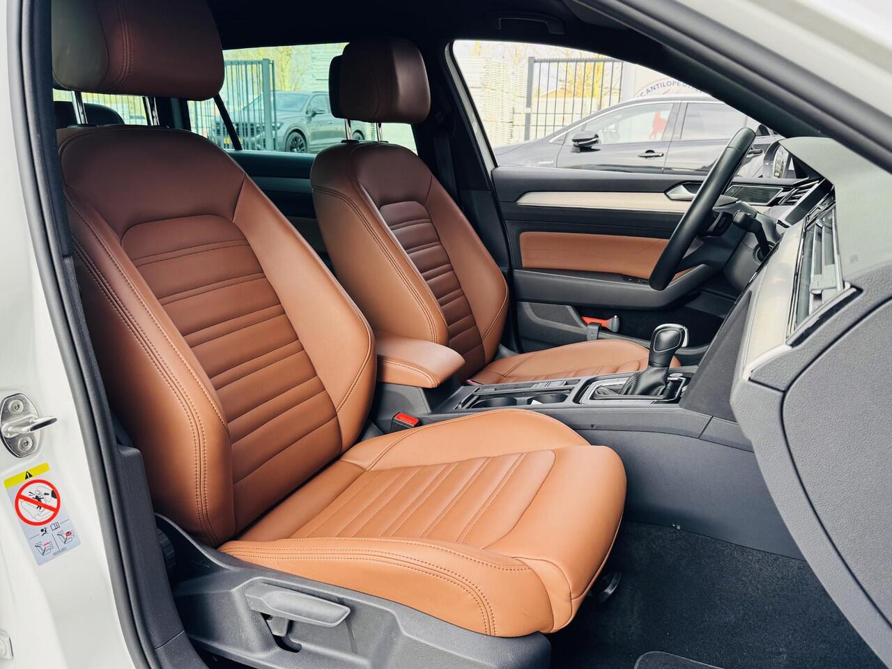 Volkswagen PASSAT VARIANT 1.5 TSI R-LINE BUSINESS+ I TREKHAAK I AUTOMAAT I LEDEREN BEKLEDING I STOELVERWARMING