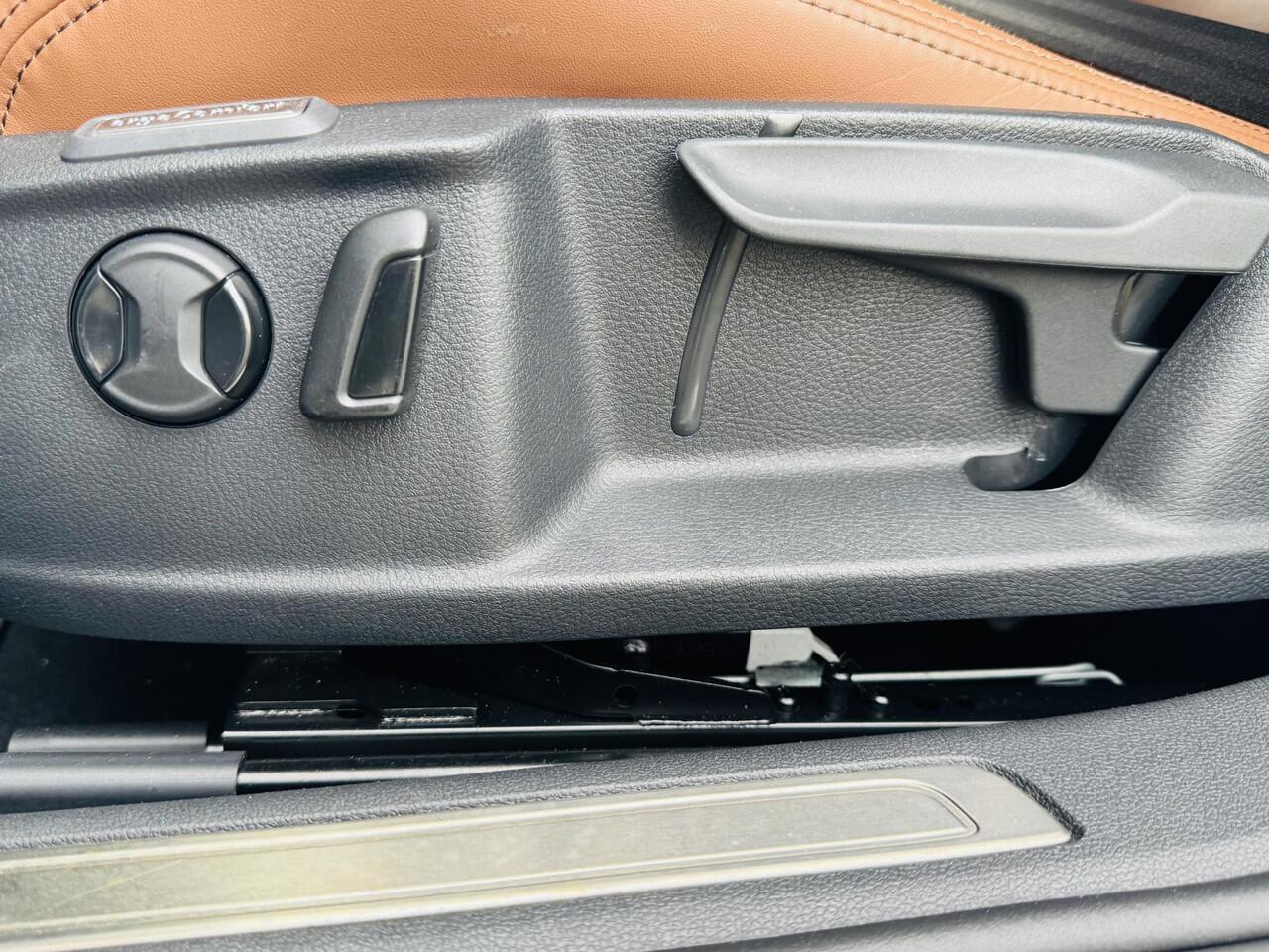 Volkswagen PASSAT VARIANT 1.5 TSI R-LINE BUSINESS+ I TREKHAAK I AUTOMAAT I LEDEREN BEKLEDING I STOELVERWARMING