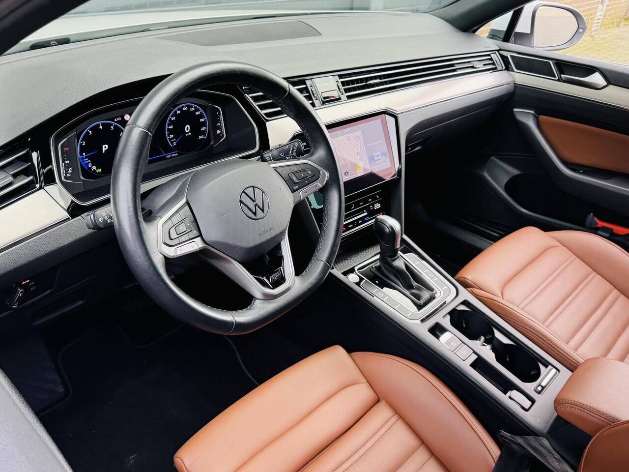 Volkswagen PASSAT VARIANT 1.5 TSI R-LINE BUSINESS+ I TREKHAAK I AUTOMAAT I LEDEREN BEKLEDING I STOELVERWARMING