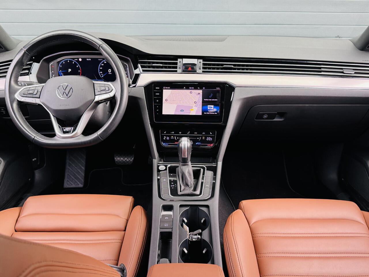 Volkswagen PASSAT VARIANT 1.5 TSI R-LINE BUSINESS+ I TREKHAAK I AUTOMAAT I LEDEREN BEKLEDING I STOELVERWARMING