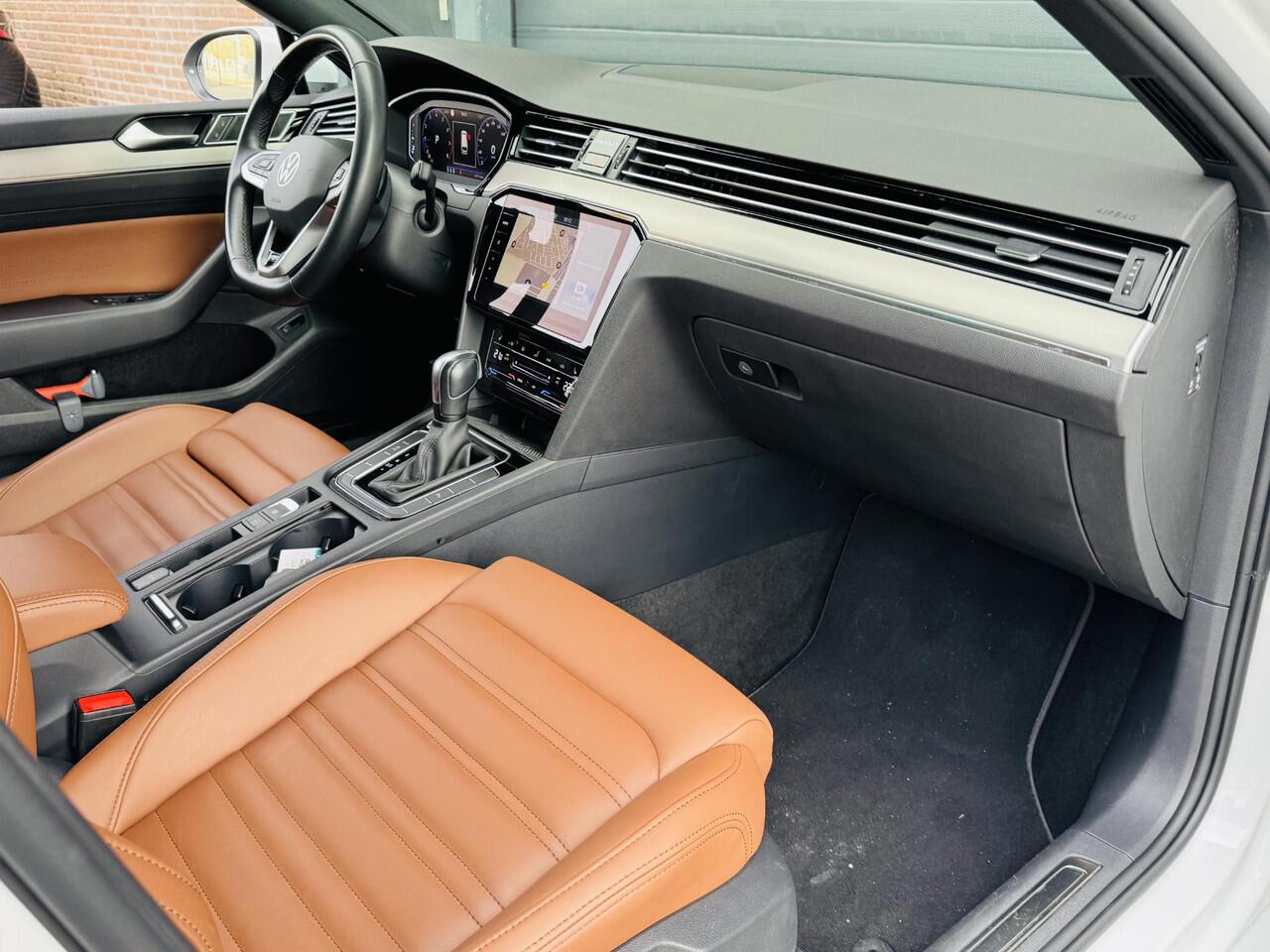 Volkswagen PASSAT VARIANT 1.5 TSI R-LINE BUSINESS+ I TREKHAAK I AUTOMAAT I LEDEREN BEKLEDING I STOELVERWARMING