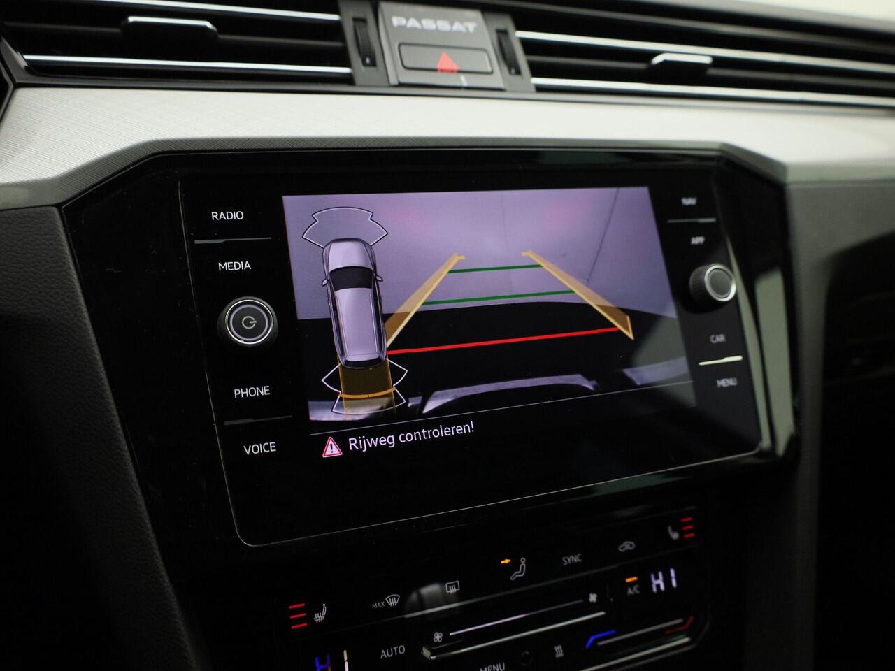 Volkswagen PASSAT Variant 1.4TSI 160kW/218PK PHEV GTE Business · Navigatie · Apple/Android Car Play · Camera + Parkeersensoren