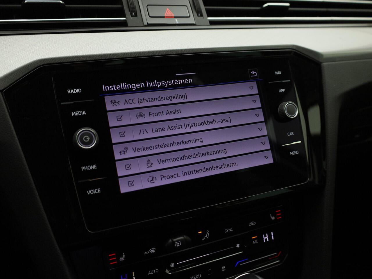 Volkswagen PASSAT Variant 1.4TSI 160kW/218PK PHEV GTE Business · Navigatie · Apple/Android Car Play · Camera + Parkeersensoren