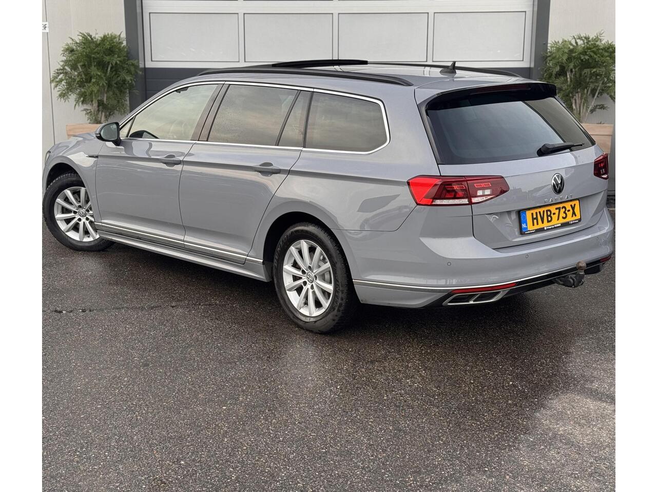 Volkswagen PASSAT Variant 1.5 TSI R-Line Business + / PANO / NAV I/ TREKHAAK / GARANTIE /