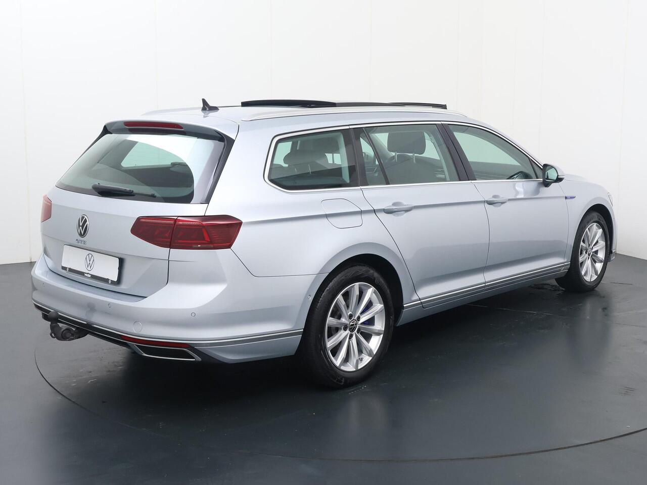 Volkswagen PASSAT Variant 1.4 TSI PHEV GTE Business | 218 PK | SoH 91% | Trekhaak | Panoramadak | 360 graden camera (Area View) | Adaptive cruise control |