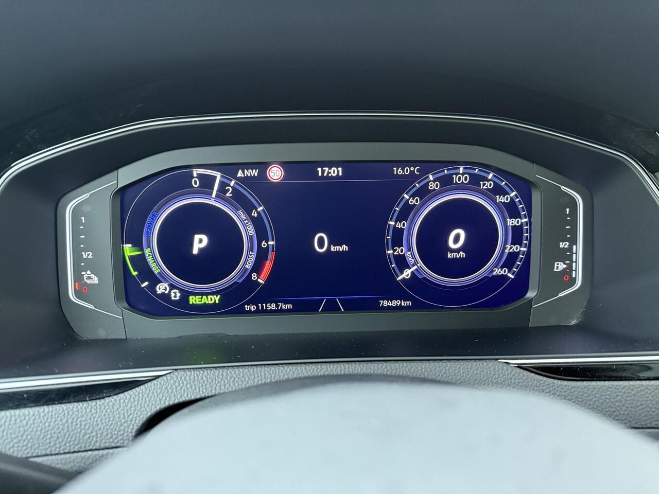 Volkswagen PASSAT Variant 1.4 TSI PHEV GTE Business | 218 PK | SoH 91% | Trekhaak | Panoramadak | 360 graden camera (Area View) | Adaptive cruise control |