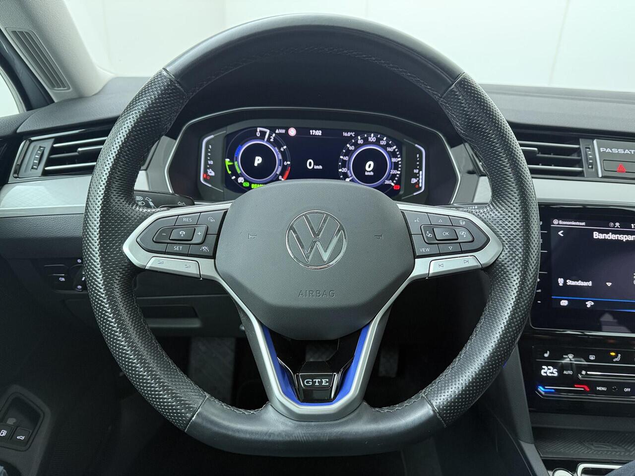 Volkswagen PASSAT Variant 1.4 TSI PHEV GTE Business | 218 PK | SoH 91% | Trekhaak | Panoramadak | 360 graden camera (Area View) | Adaptive cruise control |