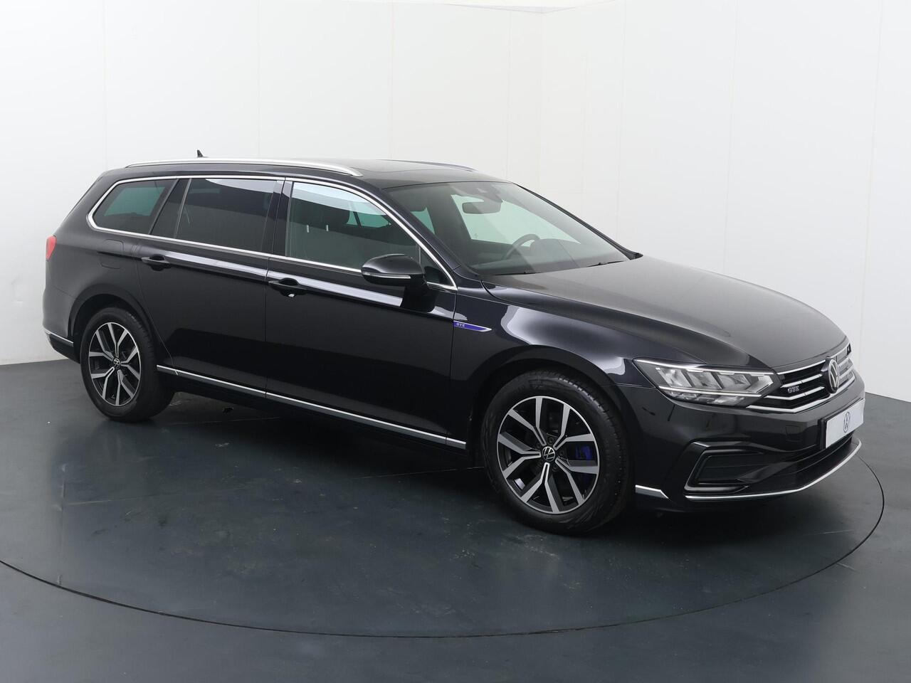 Volkswagen PASSAT Variant 1.4 TSI PHEV GTE Business | 218 PK | SoH 94% | Panoramadak | Bestuurdersstoel ErgoComfort | Adaptive cruise control | Navigatiesysteem |