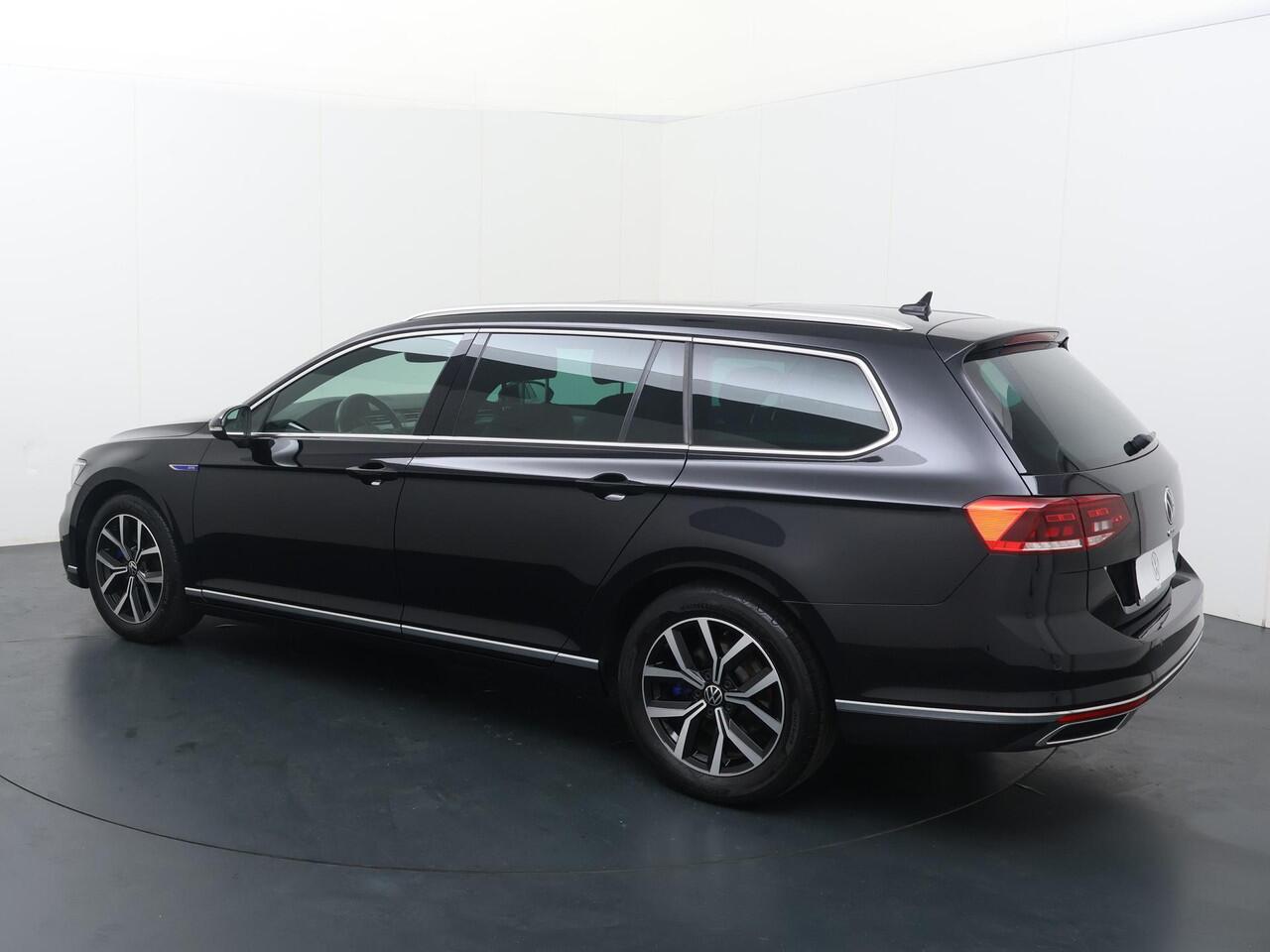 Volkswagen PASSAT Variant 1.4 TSI PHEV GTE Business | 218 PK | SoH 94% | Panoramadak | Bestuurdersstoel ErgoComfort | Adaptive cruise control | Navigatiesysteem |