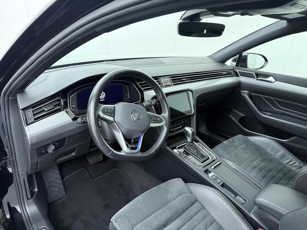 Volkswagen PASSAT Variant 1.4 TSI PHEV GTE Business | 218 PK | SoH 94% | Panoramadak | Bestuurdersstoel ErgoComfort | Adaptive cruise control | Navigatiesysteem |