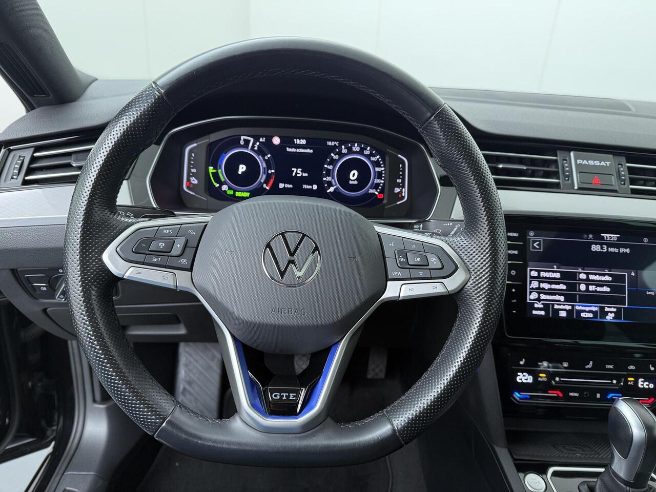 Volkswagen PASSAT Variant 1.4 TSI PHEV GTE Business | 218 PK | SoH 94% | Panoramadak | Bestuurdersstoel ErgoComfort | Adaptive cruise control | Navigatiesysteem |