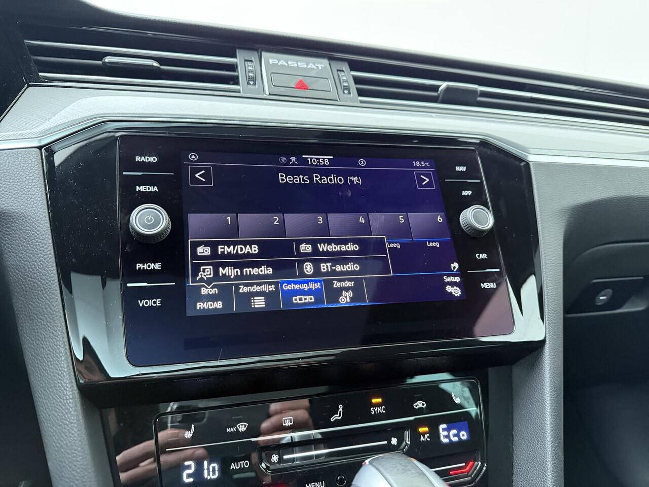 Volkswagen PASSAT Variant 1.4 TSI PHEV GTE Business | 218 PK | SoH 91% | Trekhaak | Panoramadak | Achterklep Easy Open | 360 graden camera (Area View) |