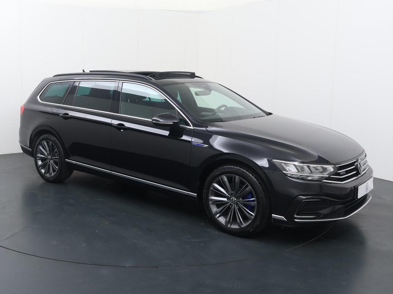 Volkswagen PASSAT Variant 1.4 TSI PHEV GTE Business | 218 PK | SoH 91% | Trekhaak | Panoramadak | Achterklep Easy Open | 360 graden camera (Area View) |