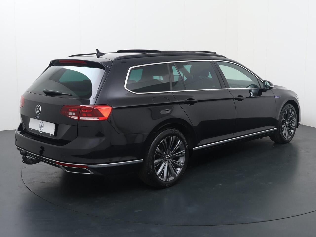 Volkswagen PASSAT Variant 1.4 TSI PHEV GTE Business | 218 PK | SoH 91% | Trekhaak | Panoramadak | Achterklep Easy Open | 360 graden camera (Area View) |