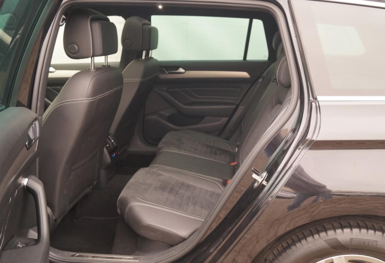 Volkswagen PASSAT Variant 1.5 TSI 150pk DSG R-Line Business Plus -PANO-