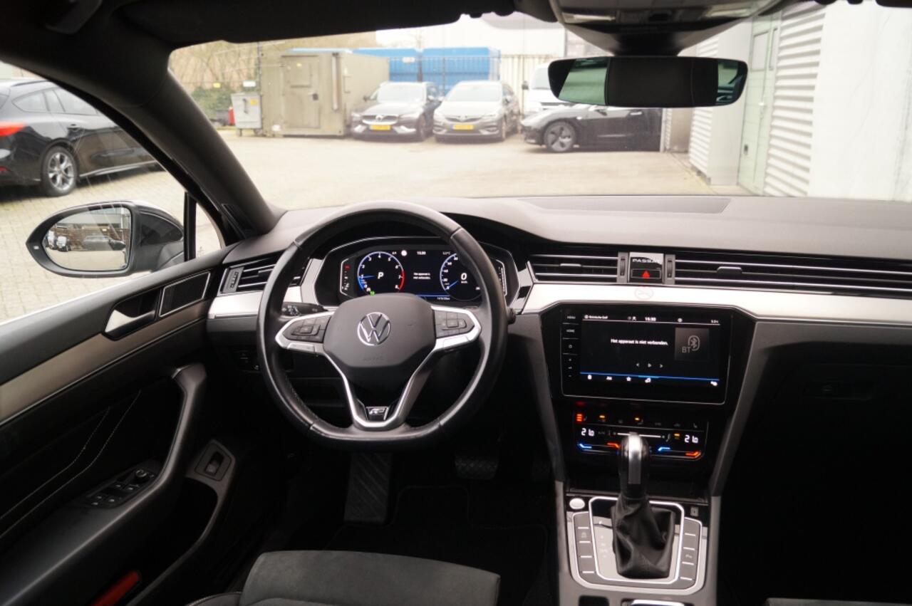 Volkswagen PASSAT Variant 1.5 TSI 150pk DSG R-Line Business Plus -PANO-