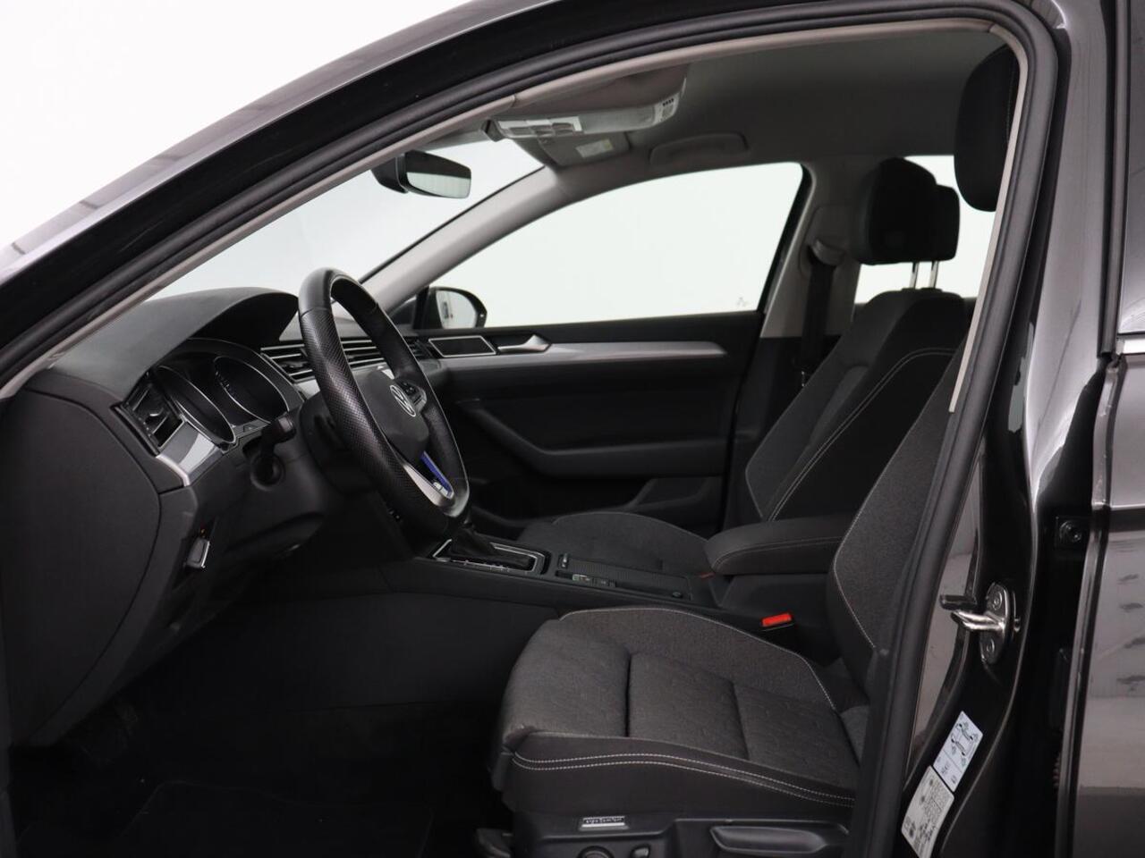 Volkswagen PASSAT 1.4 TSI PHEV GTE | Stoelverwarming | Camera | Carplay | Navigatie | Matrix LED | Adaptive cruise | Climate control | Bluetooth | Parkeerhulp | Plug In