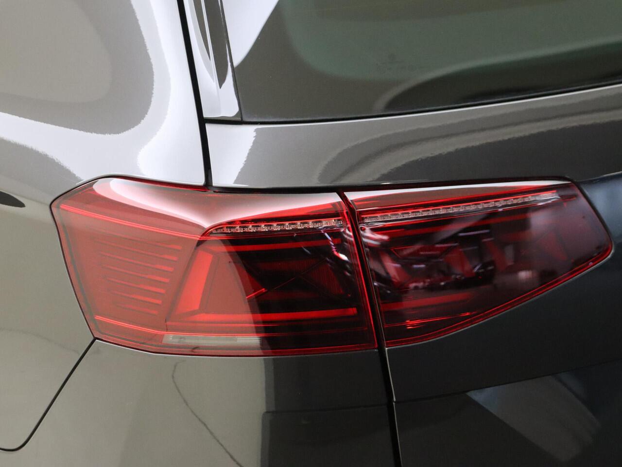 Volkswagen PASSAT Variant 1.4 TSI PHEV GTE Business | SoH 98% | Panoramadak | Trekhaak | Standkachel |Parkeerassistent | Navigatie | Adaptieve cruise control | Achteruitrijcamera | LED matrix verlichting | Stoelverwarming |