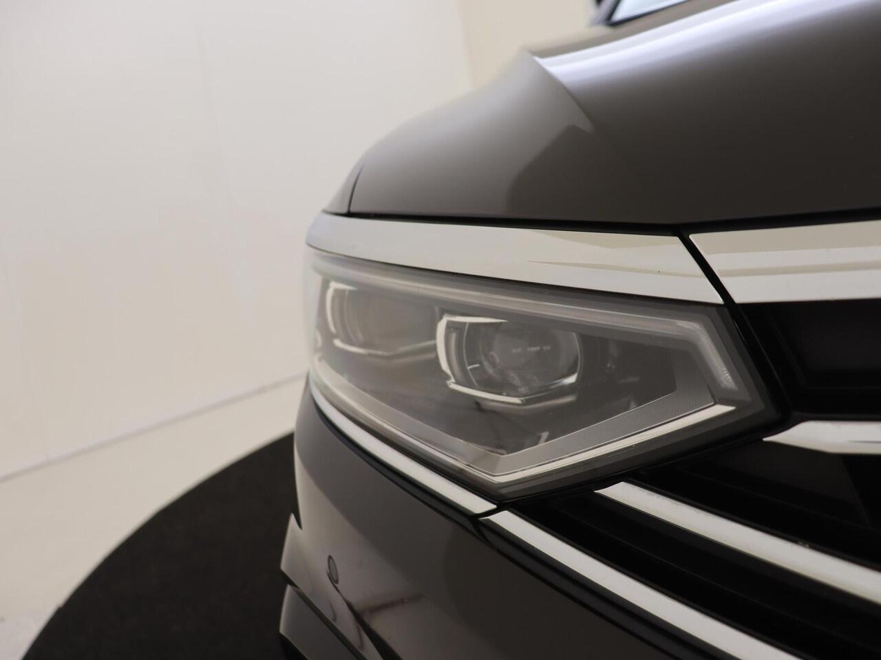 Volkswagen PASSAT Variant 1.4 TSI PHEV GTE Business | SoH 98% | Panoramadak | Trekhaak | Standkachel |Parkeerassistent | Navigatie | Adaptieve cruise control | Achteruitrijcamera | LED matrix verlichting | Stoelverwarming |