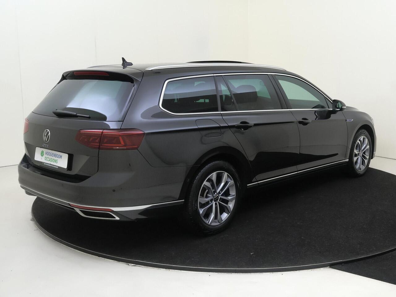 Volkswagen PASSAT Variant 1.4 TSI PHEV GTE Business | SoH 98% | Panoramadak | Trekhaak | Standkachel |Parkeerassistent | Navigatie | Adaptieve cruise control | Achteruitrijcamera | LED matrix verlichting | Stoelverwarming |