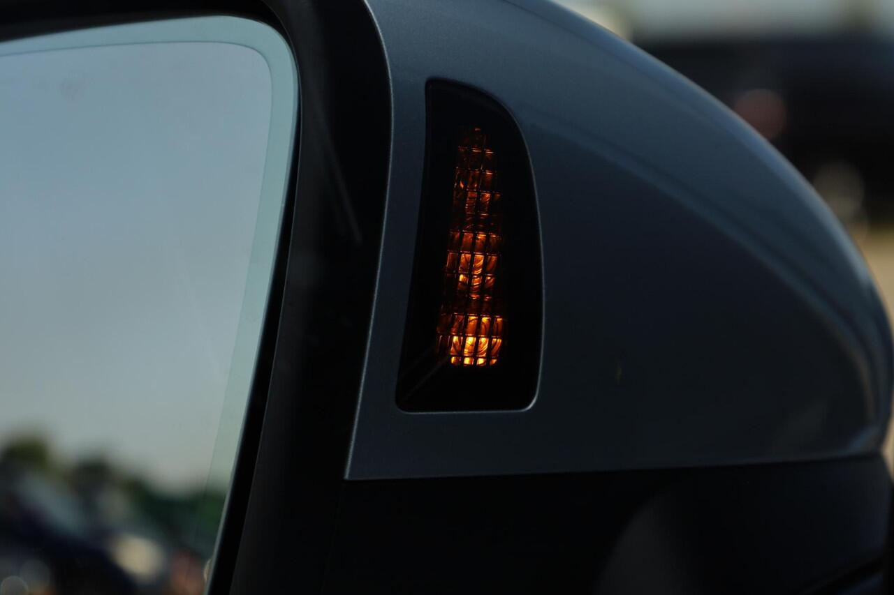 Volkswagen PASSAT Variant 1.4 TSI PHEV GTE Business 218PK / 160kW DSG, Digital Cockpit Pro (26cm), 60 maanden 100.000km garantie leder / alcantara bekleding, dodehoekdetectie (side assist), panoramadak, discover pro navigatie, verwarmbare voorstoelen, achteruitrijcamera (r