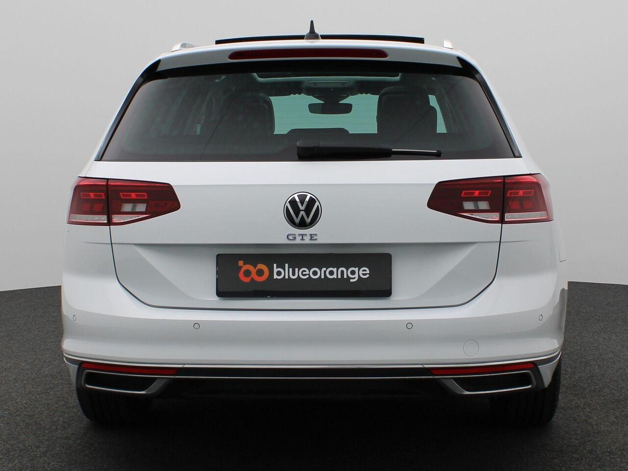 Volkswagen PASSAT Variant 1.4 TSI PHEV GTE Business 218PK DSG Pano-Schuifdak, Adaptieve Cruise Controle, 360gr. Camera, Elektr. Achterklep, Digital Cockpit, Stoelverwarming, Keyless, 17" LM Velgen