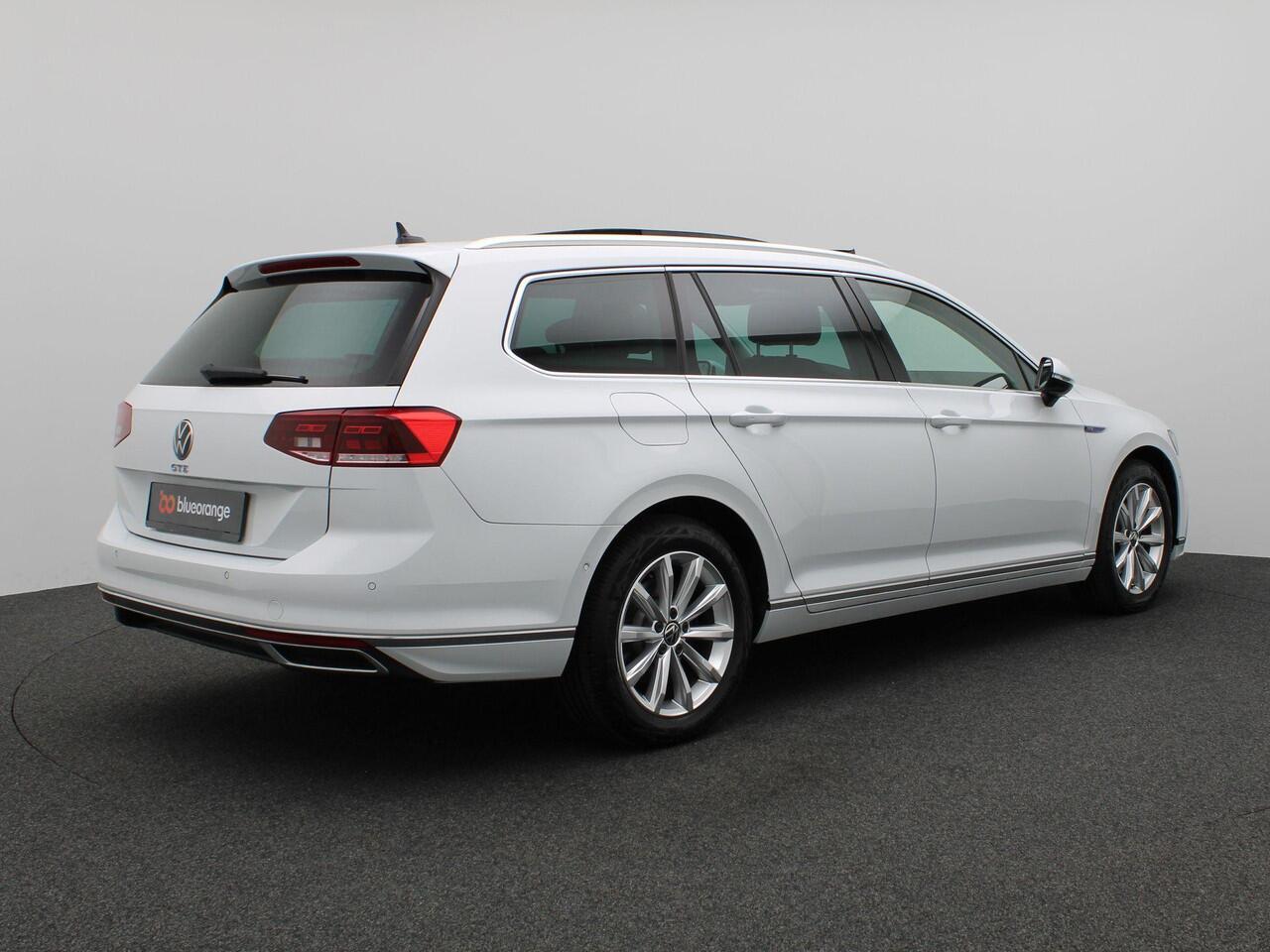 Volkswagen PASSAT Variant 1.4 TSI PHEV GTE Business 218PK DSG Pano-Schuifdak, Adaptieve Cruise Controle, 360gr. Camera, Elektr. Achterklep, Digital Cockpit, Stoelverwarming, Keyless, 17" LM Velgen