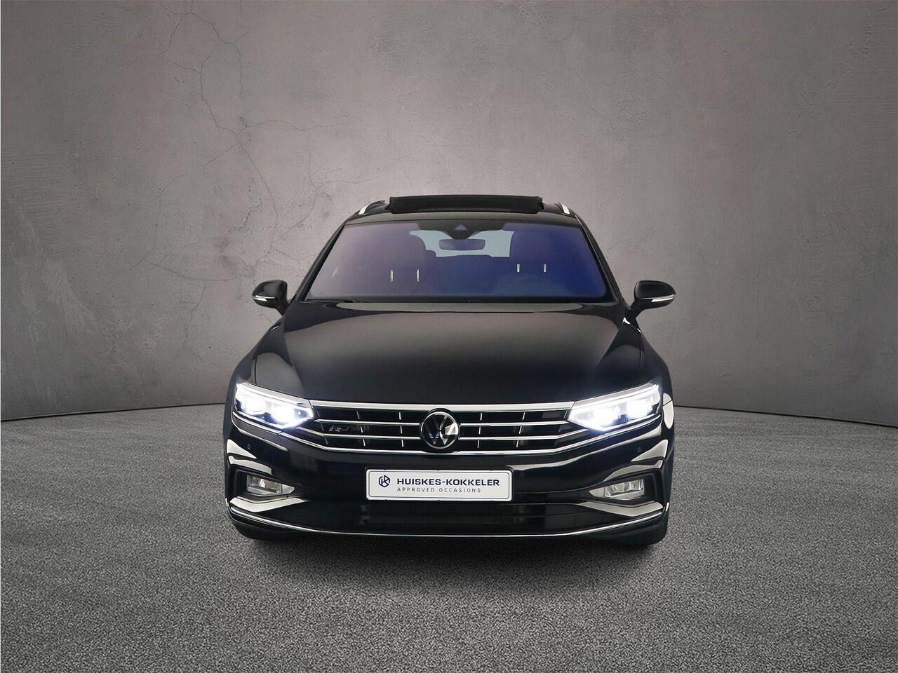 Volkswagen PASSAT Variant R-Line Business 1.5 TSI 150pk DSG Automaat Trekhaak, Panoramadak, LED matrix koplampen, Elektrische achterklep, Achteruitrijcamera