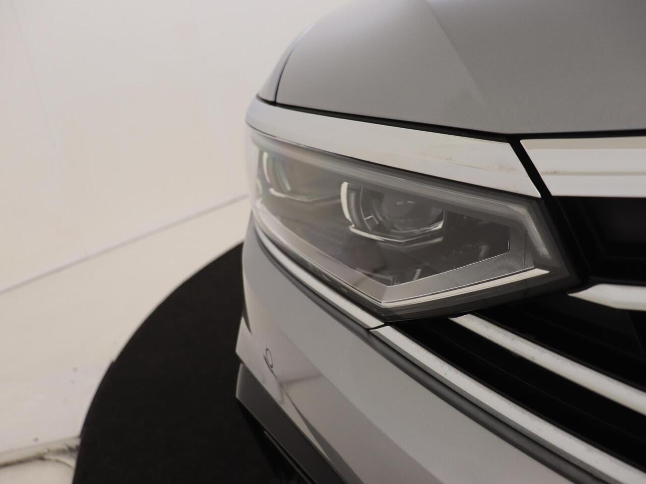 Volkswagen PASSAT Variant 1.4 TSI PHEV GTE Business | LED matrix verlichting | Navigatie | Achteruitrijcamera | 3-zone airco | CarPlay | Adaptieve cruise control | Elektrische achterklep |
