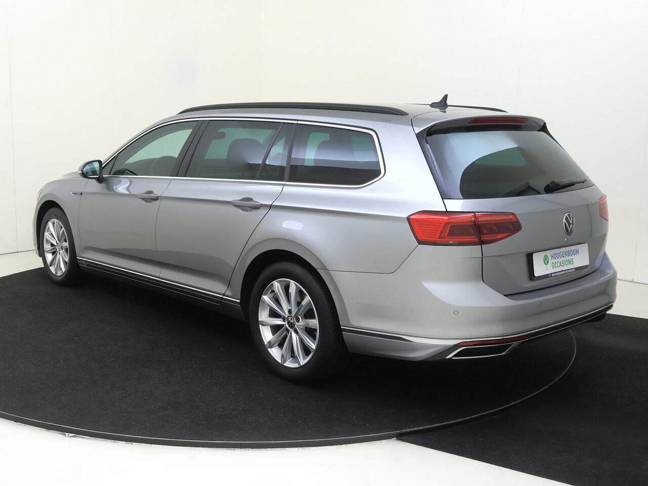 Volkswagen PASSAT Variant 1.4 TSI PHEV GTE Business | LED matrix verlichting | Navigatie | Achteruitrijcamera | 3-zone airco | CarPlay | Adaptieve cruise control | Elektrische achterklep |
