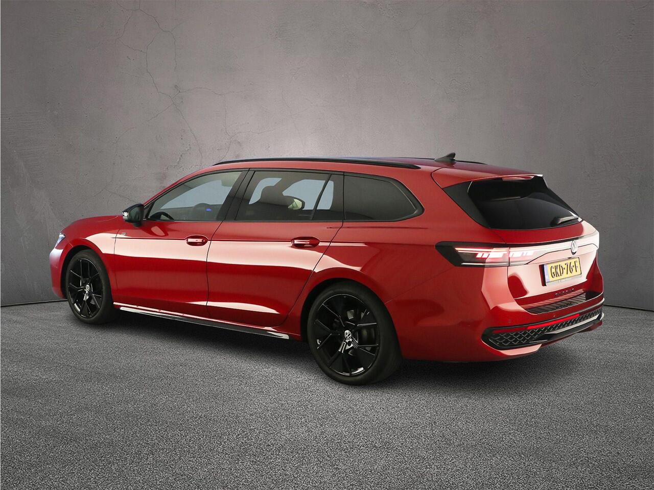 Volkswagen PASSAT Variant R-Line Business 1.5 eTSI 150pk DSG Automaat Panoramadak, Elektrische achterklep, Navigatie, Harman Kardon audio, Adaptive cruise control, Stuurwiel verwarmd