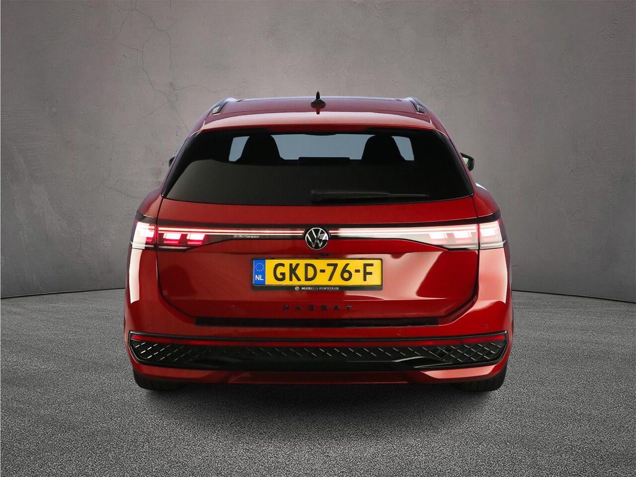 Volkswagen PASSAT Variant R-Line Business 1.5 eTSI 150pk DSG Automaat Panoramadak, Elektrische achterklep, Navigatie, Harman Kardon audio, Adaptive cruise control, Stuurwiel verwarmd