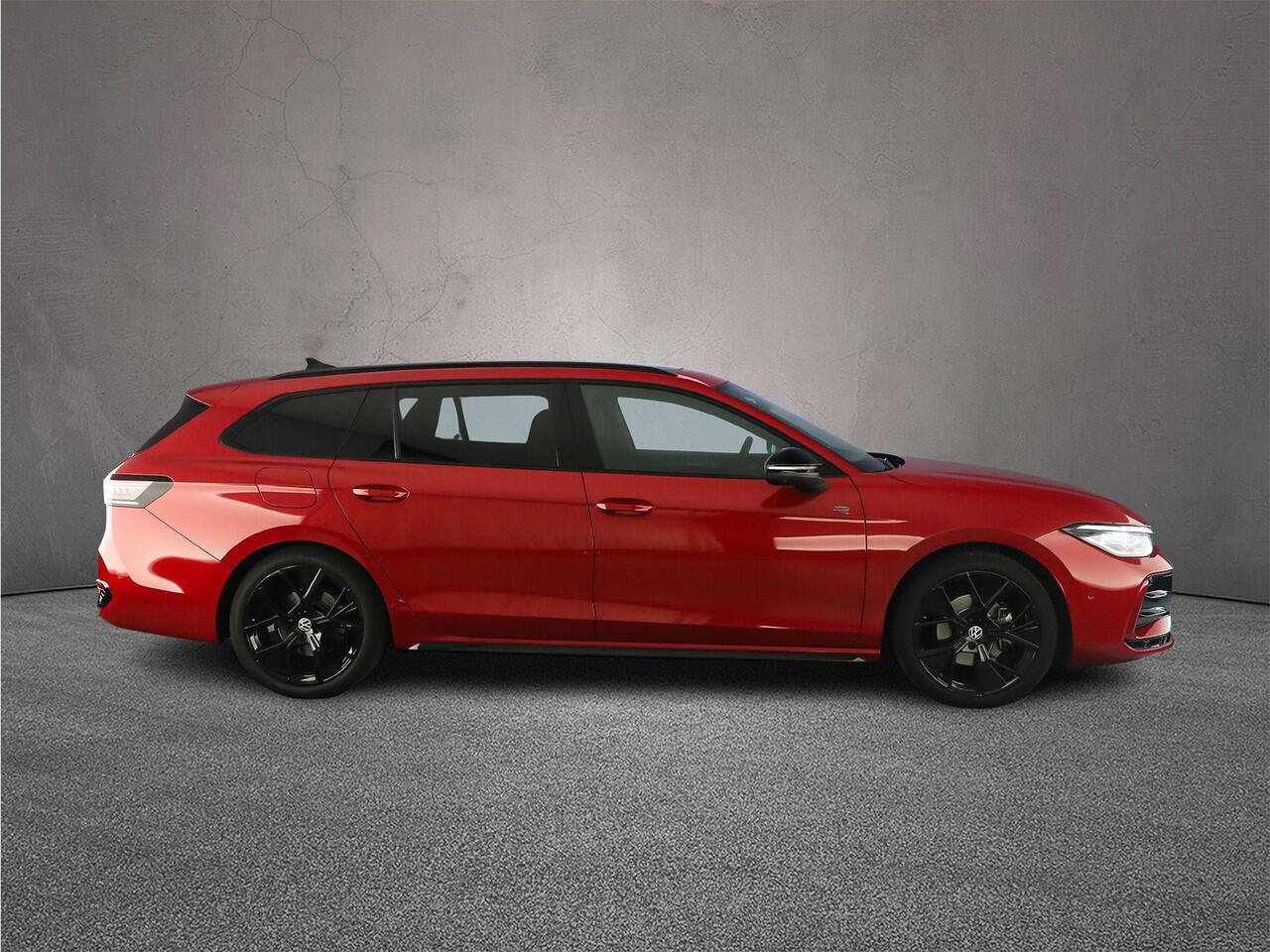 Volkswagen PASSAT Variant R-Line Business 1.5 eTSI 150pk DSG Automaat Panoramadak, Elektrische achterklep, Navigatie, Harman Kardon audio, Adaptive cruise control, Stuurwiel verwarmd