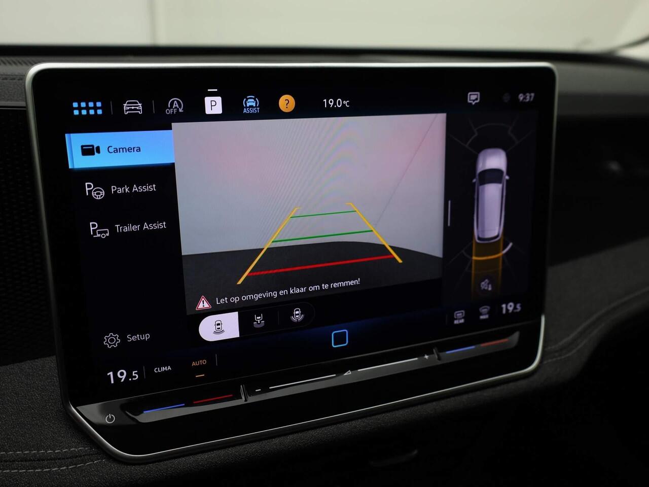 Volkswagen PASSAT Variant 1.5 eTSI/150PK Business · Achteruitrijcamera · Trekhaak · Cruise Control Adaptief