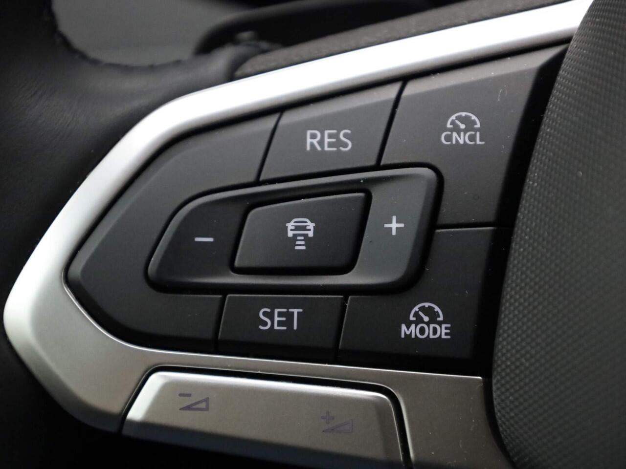 Volkswagen PASSAT Variant 1.5 eTSI/150PK Business · Achteruitrijcamera · Trekhaak · Cruise Control Adaptief