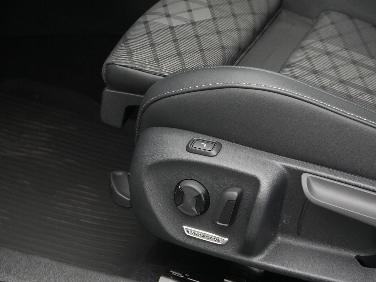 Volkswagen PASSAT Variant 1.5 eHybrid 272 pk DSG R-Line Edition | IQ Light | Harman Kardon sound | Head-up Display | Black Style | 19 inch