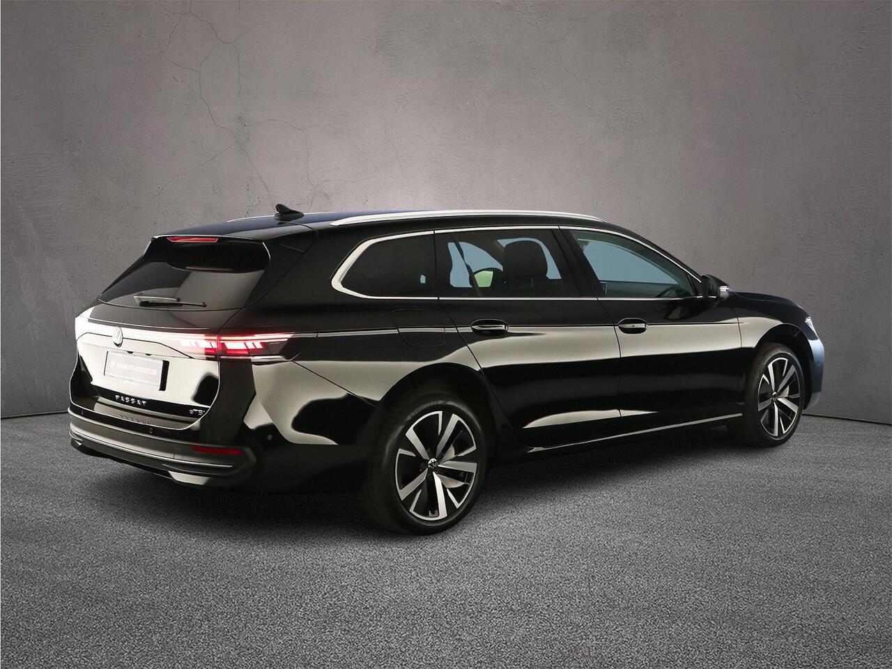 Volkswagen PASSAT Variant Business 1.5 eTSI 150pk DSG Automaat Trekhaak, 360 camera, Elektrische achterklep, Adaptive cruise control, Achteruitrijcamera, Navigatie, Harman Kardon audio