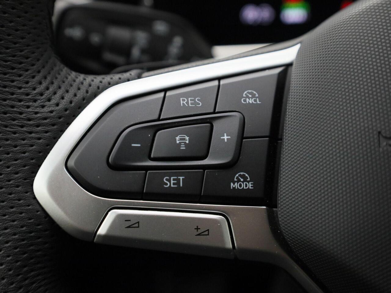 Volkswagen PASSAT Variant 1.5eHybrid 200kW/272PK R-Line Blackstyle DSG · Panoramadak · Trekhaak · Navigatie · 360° Camera · Garantie tot januari 2030 of 100000km