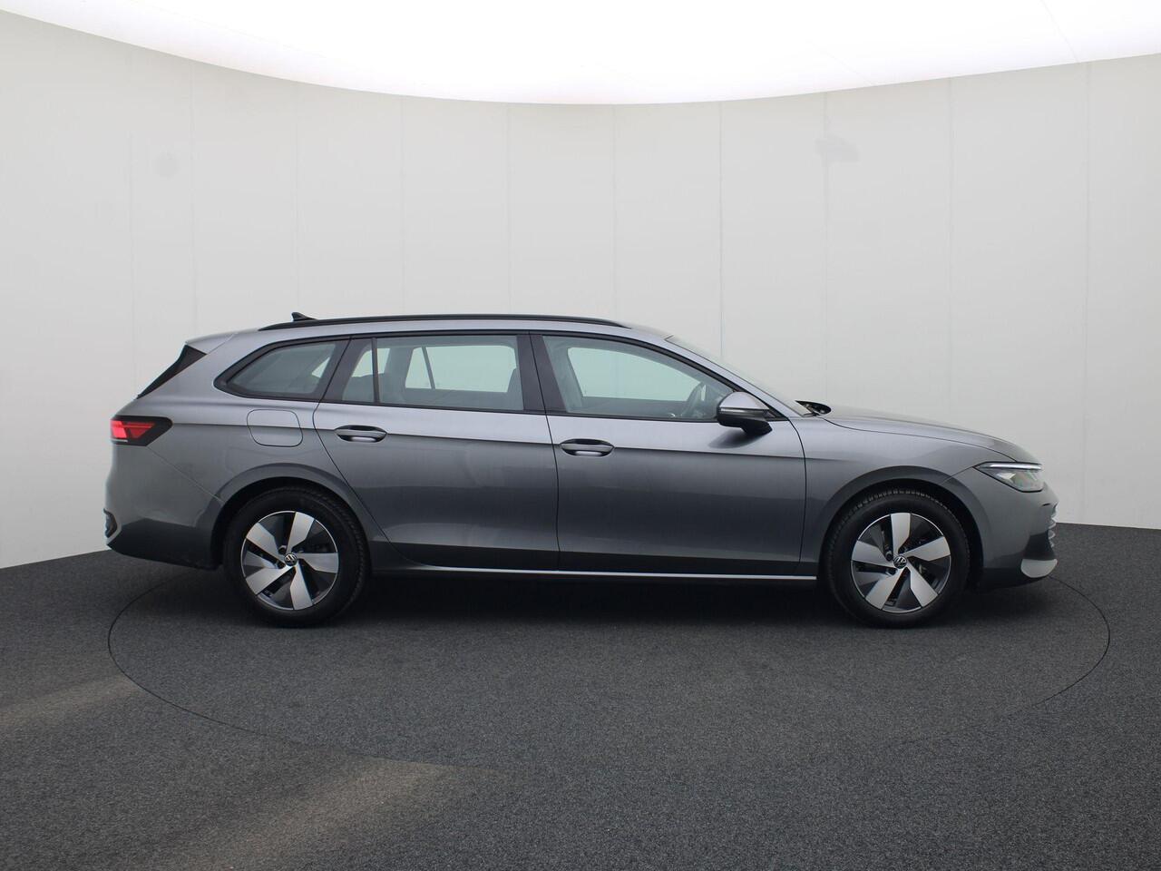 Volkswagen PASSAT Variant 1.5eTSI/150PK DSG · Navigatie · Stoel-& stuurverwarming · Apple/Android · Garantie tot juni 2026