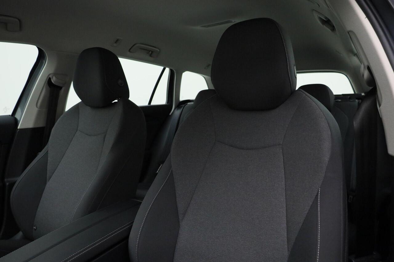 Volkswagen PASSAT Variant 1.5eTSI/150PK DSG · Navigatie · Stoel-& stuurverwarming · Apple/Android · Garantie tot juni 2026