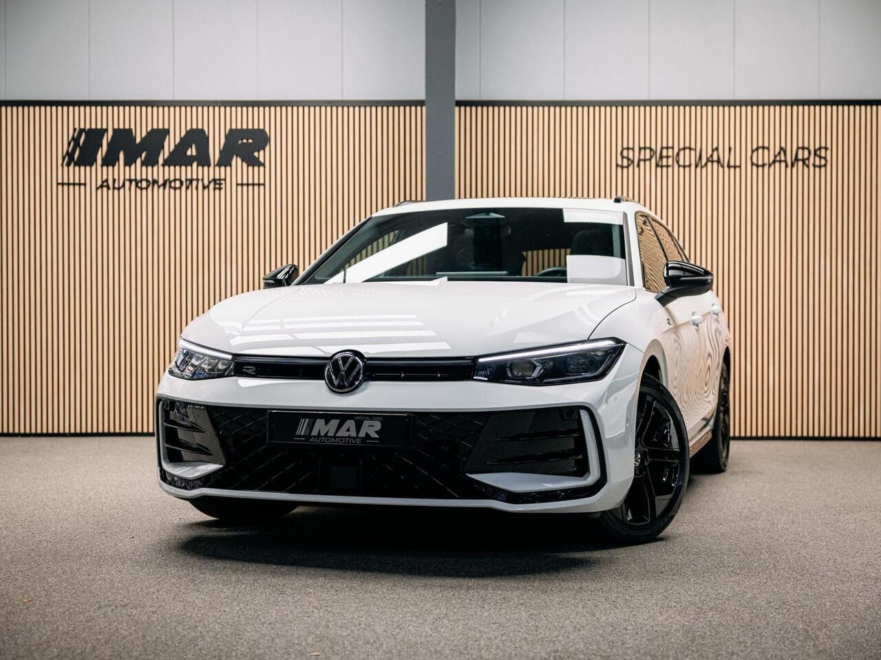 Volkswagen PASSAT Variant R-Line Diesel | Trekhaak | Pano | Head-up | Stoelmassage |