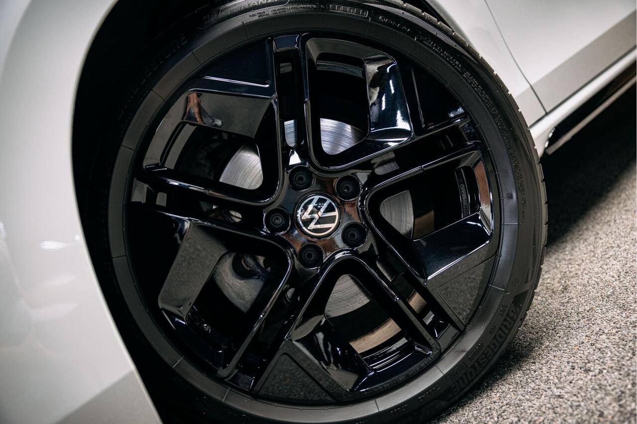 Volkswagen PASSAT Variant R-Line Diesel | Trekhaak | Pano | Head-up | Stoelmassage |