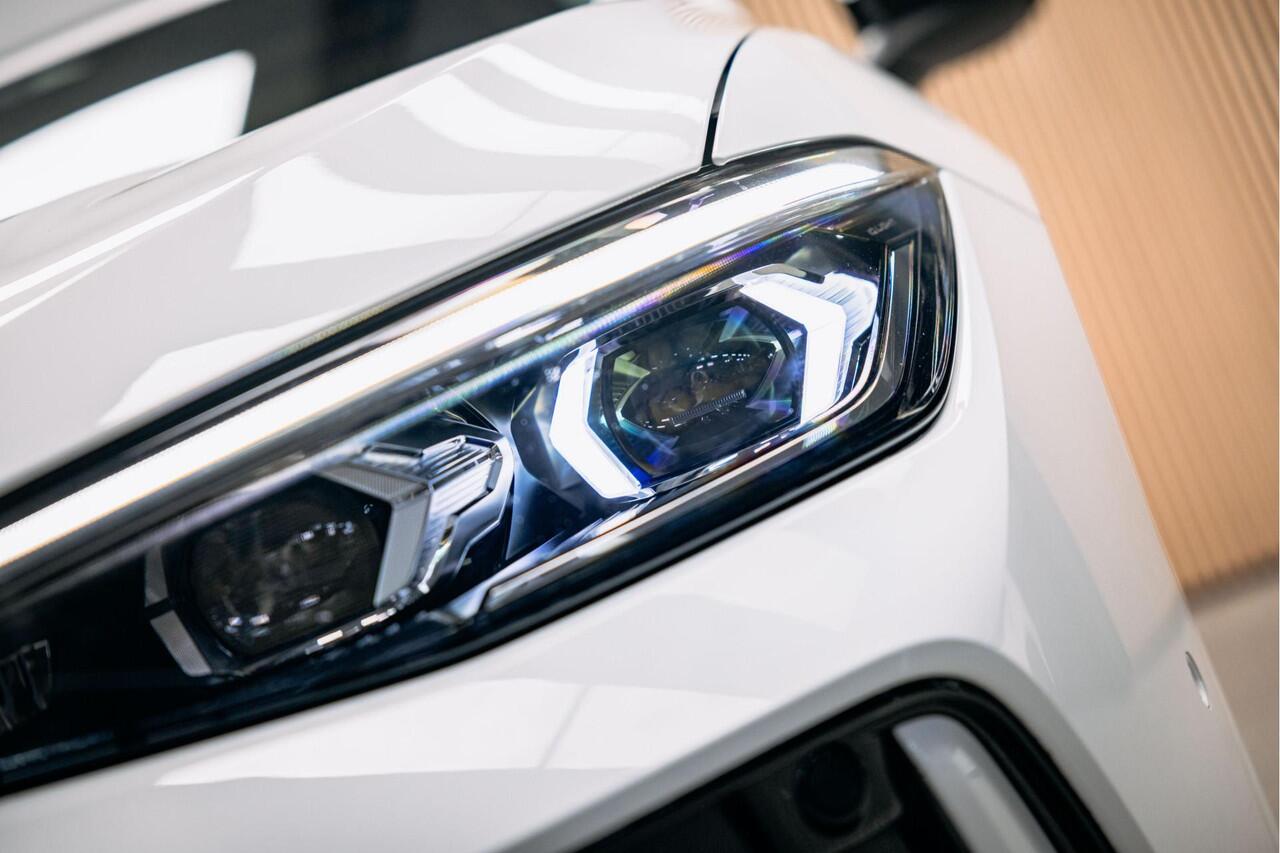 Volkswagen PASSAT Variant R-Line Diesel | Trekhaak | Pano | Head-up | Stoelmassage |